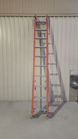 Werner D6220-2 20 Ft Fiberglass Extension Ladder Type IA 300 lb Duty Rating