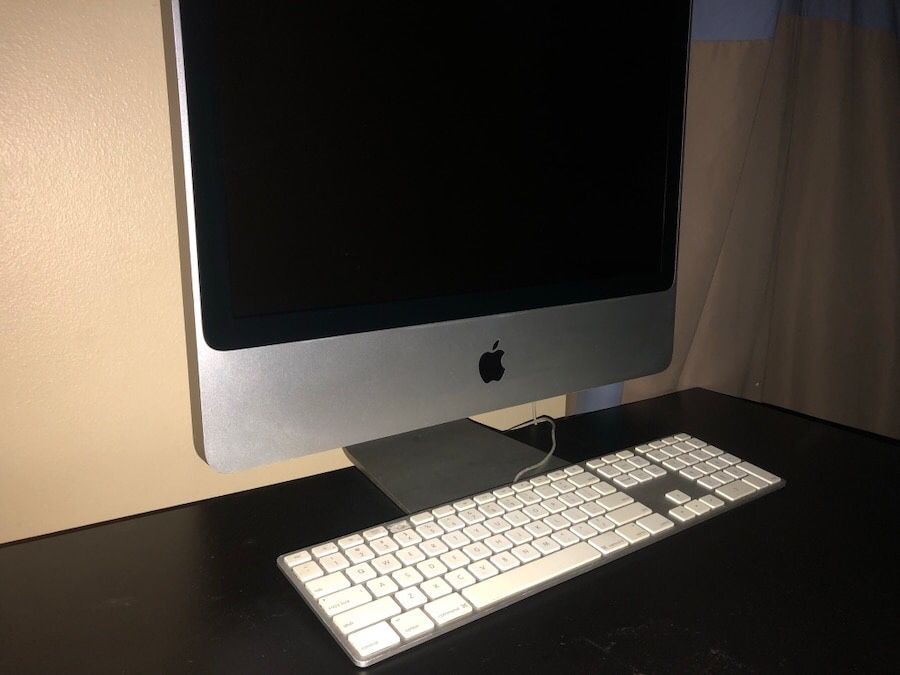 SOLD AS IS OR FOR PARTS 2010 Intel Duo 2 Apple iMAC 20” with DVD drive