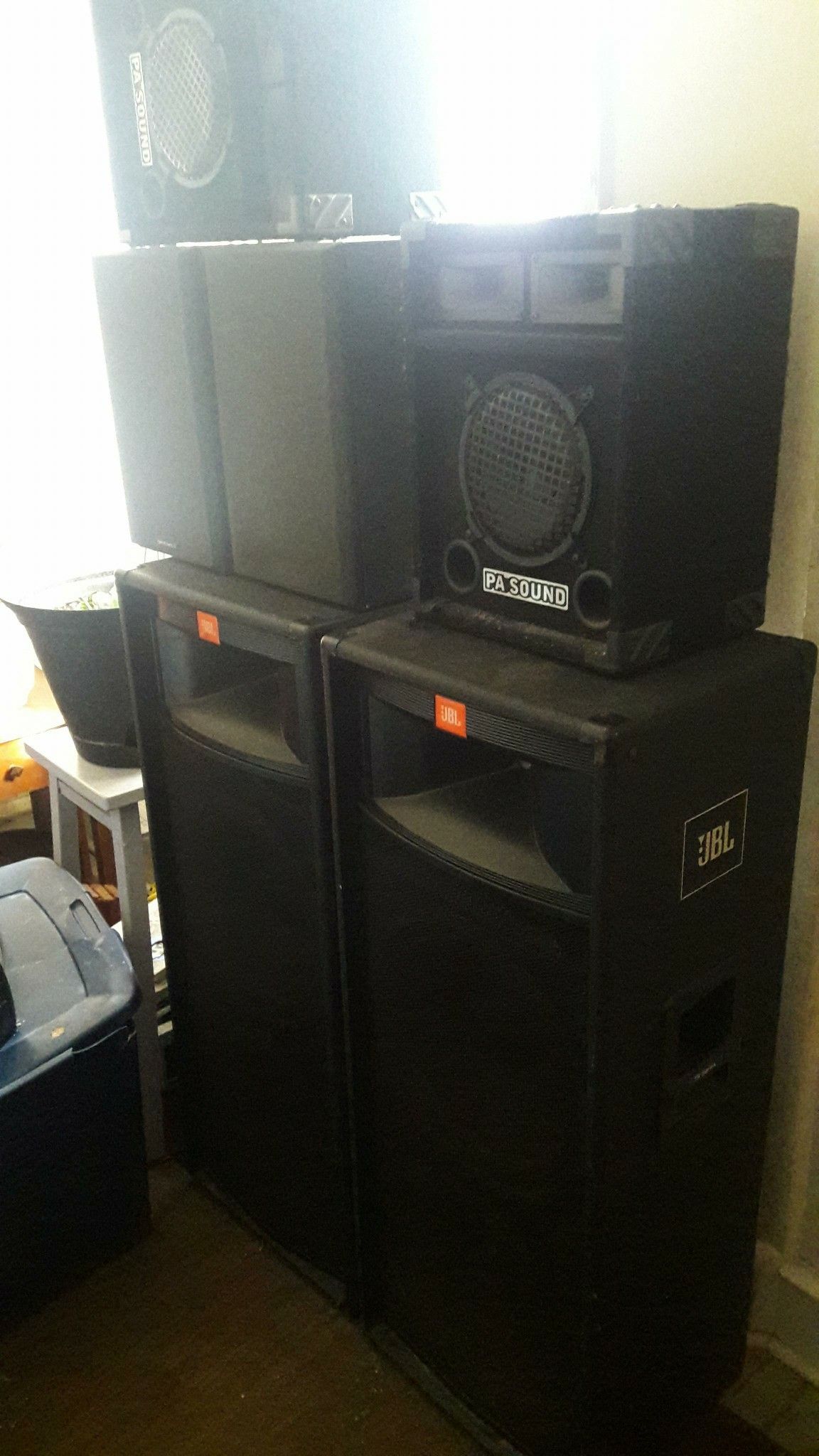 Selling Dj Equipment 2 Jbl Jrx 100SPEAKERS