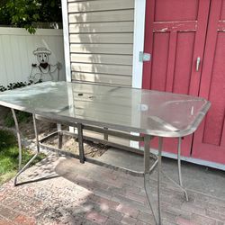 Tall Patio Table With Glass Top. Good condition Located in Murray hold with Venmo or if you’re on your way.