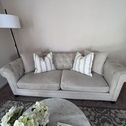 PROFESSIONALLY FRESHLY WASHED COUCH READY TO SELL
