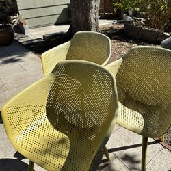 6 Terrific Mid Century Style Sculpted Chairs