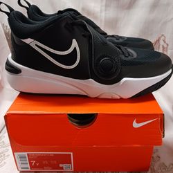 Nike Team Hustle   Us 7y