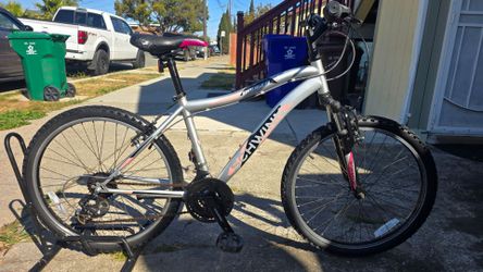 Schwinn Mountain Bike 24"Tires 
Ready to Ride