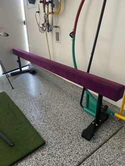 Adjustable gymnastics balance beam