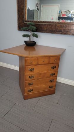 BEAUTIFUL SOLID WOOD CORNER DRESSER/ CHEST