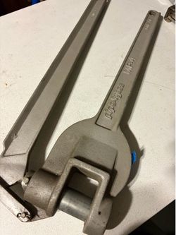Pipe-tytes metal hole punch