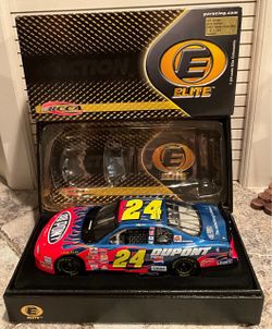Jeff Gordon #24 DuPont 2002 Monte Carlo Elite 1:24 Scale