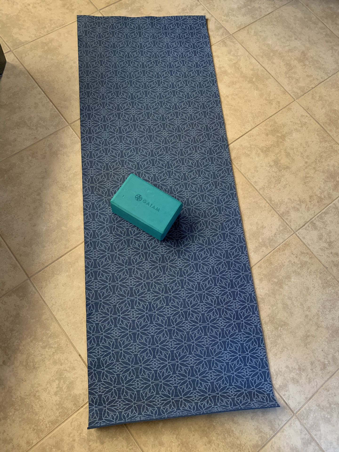 Yoga mat/ block