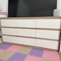 Modern 9-Drawer Dresser – Excellent Condition