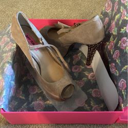 Size 8, Betsy Johnson Tan Heels