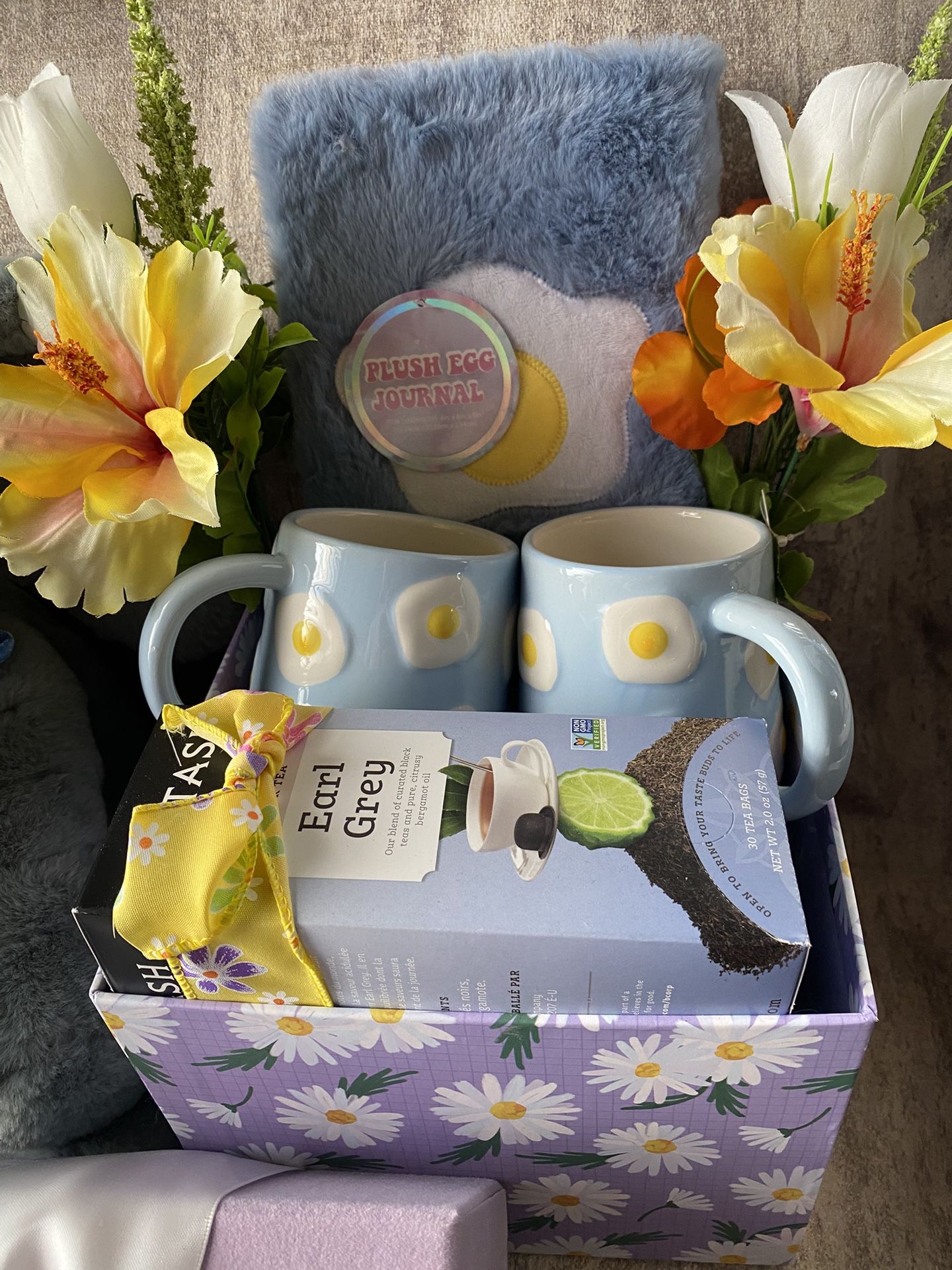 Luxury Gift Box β Elephant Plush, Flowers, Tea & Mug Set
