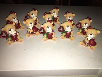 11 Valentine bear figurines.