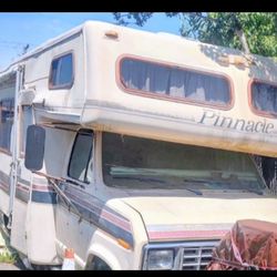 $100 WILL PAY A FINDERS FEE FOR BUYER!... Class C motorhome Ford 460 rebuilt engine w-8000 miles