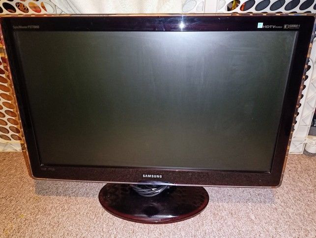 Samsung 27" P2770HD 1080p HDMI DVI LCD Speakers