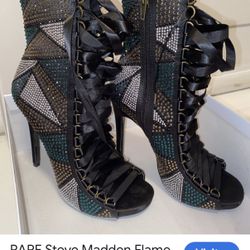 Rare Steve Madden “Flame” Size 6