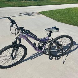 M Mongoose Maxim Girls Mountain Bike, 24-Inch Wheels, Aluminum Frame, 21-Speed Drivetrain, Purple