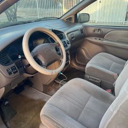 2001 Toyota Sienna Symphony 