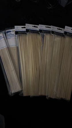 Bamboo skewers and wooden dowel rods