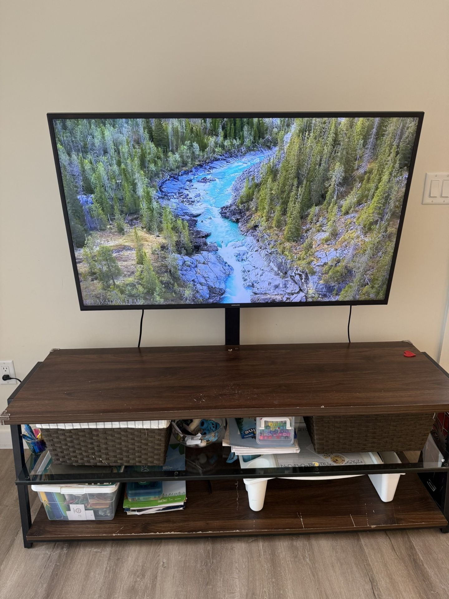 📺 Samsung 50” 4K Smart TV + TV Stand – Bundle for $300 or Buy Separately!