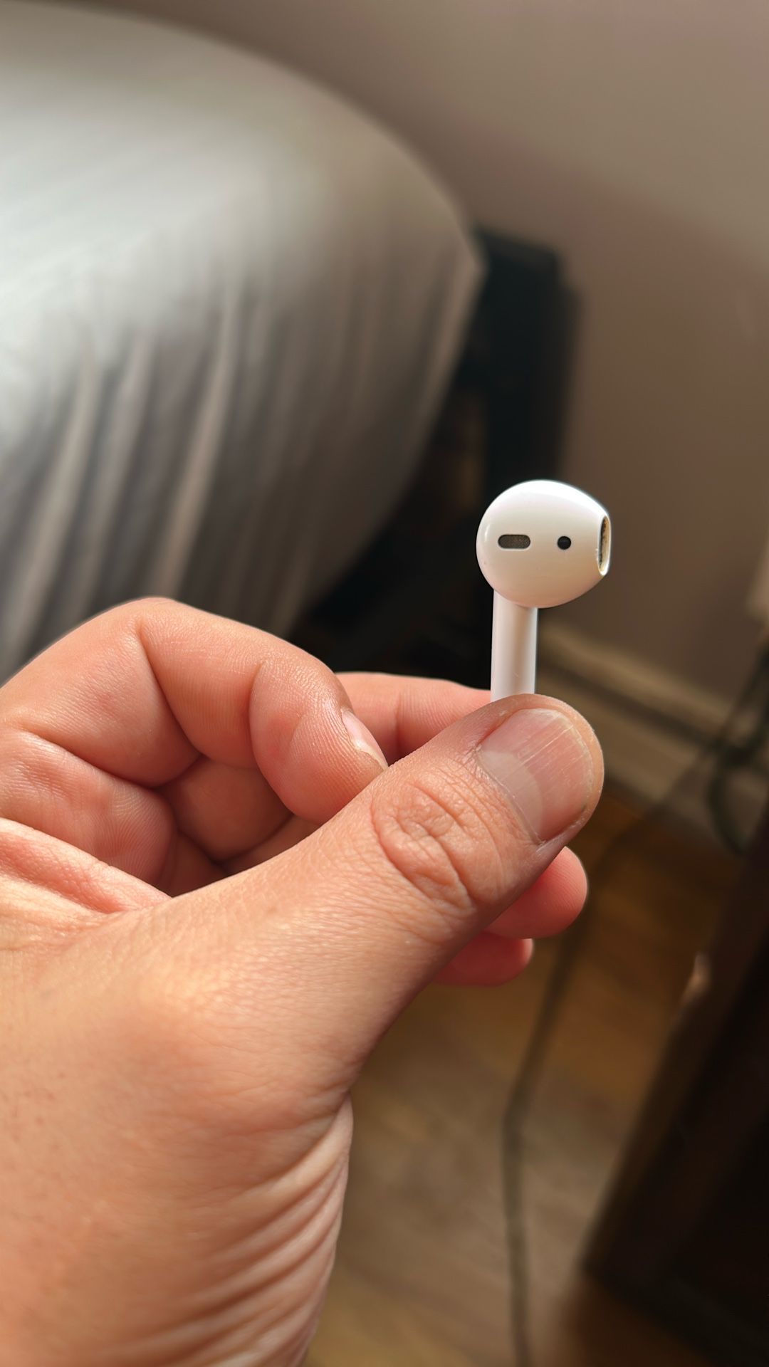 Gen 1 AirPod Left Side