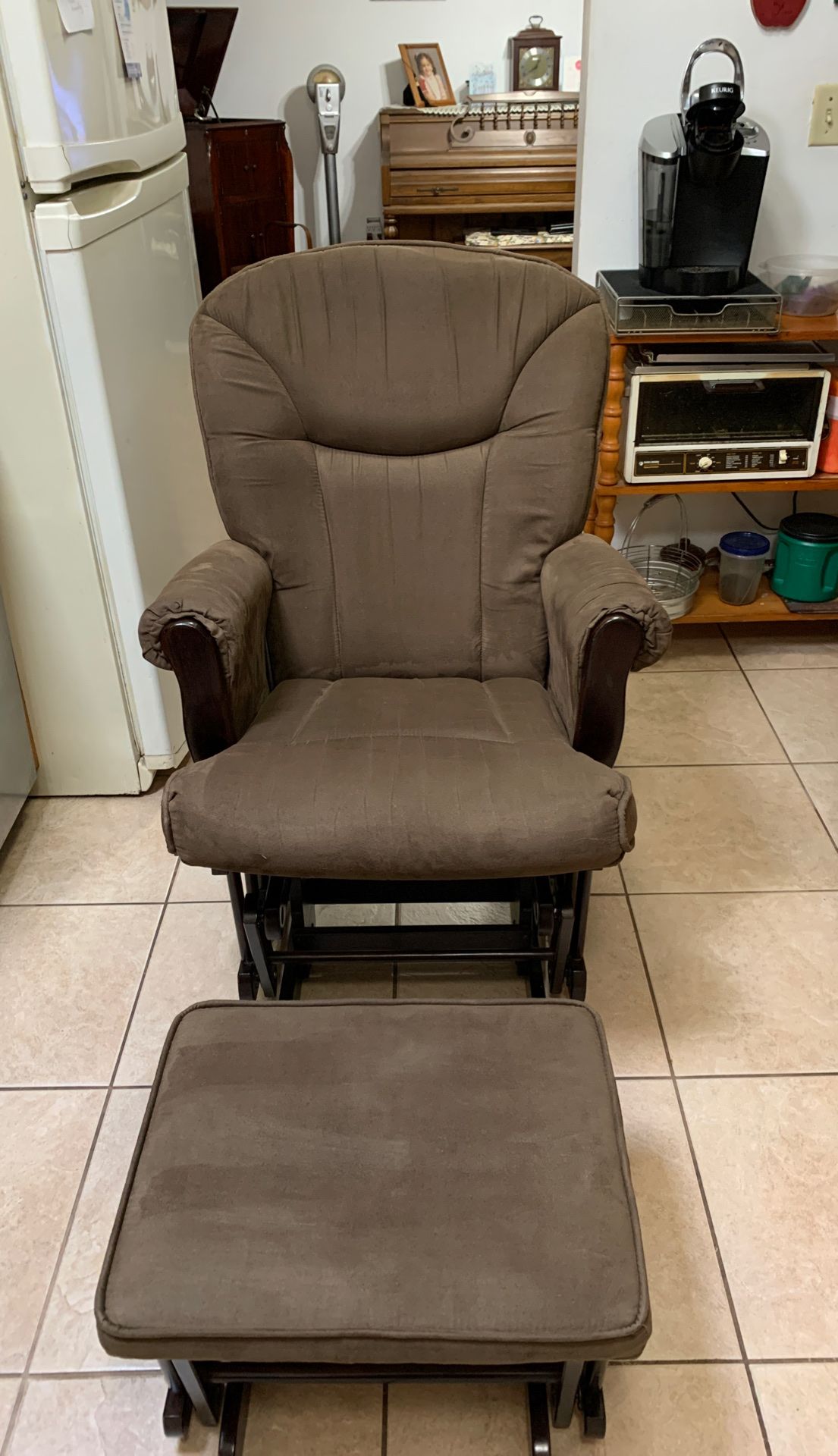 Shermag Rocking Chair Glider and Ottoman for Sale in Kissimmee, FL