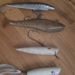 LOT OF SALT WATER FISHING LURES 