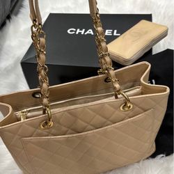 Authentic Chanel Purse With Wallet 