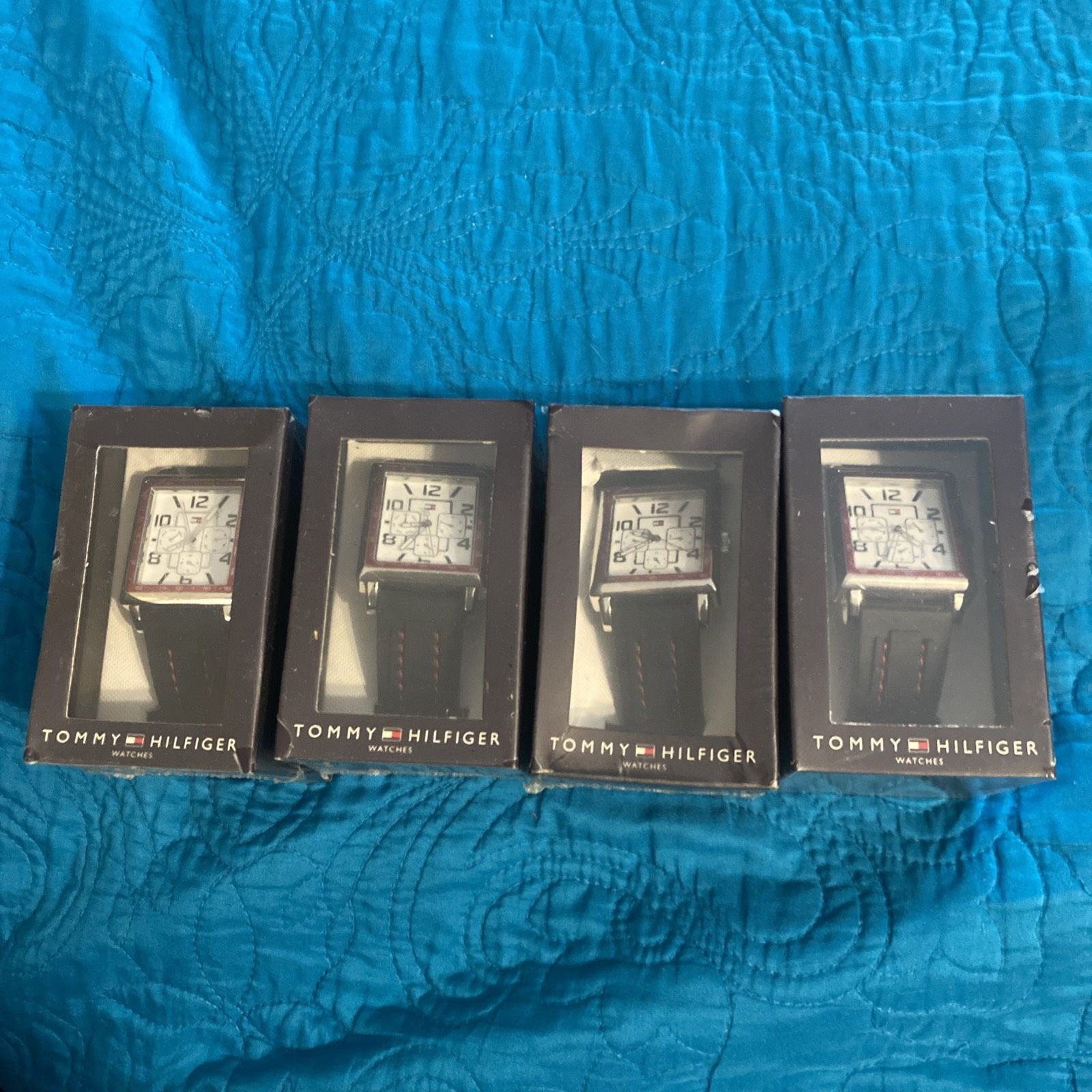 4 Wacths Tommy Hilfiger Square Face Black/Red Silicone Straps