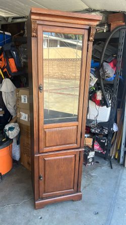 1 pair of show cases