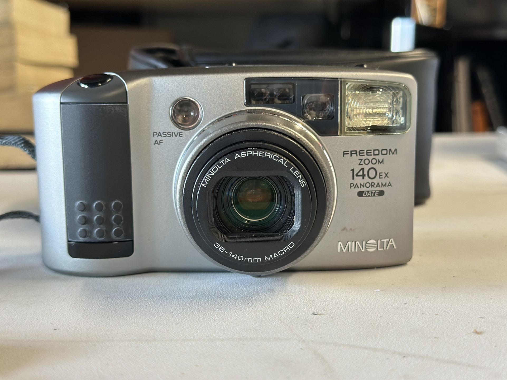 Minolta Freedom Zoom 140 EX Camera Kit 