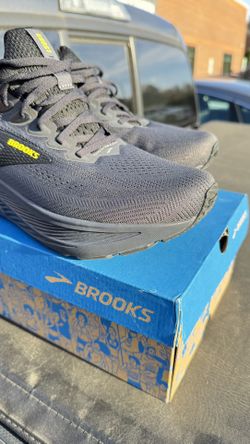 New Brooks Ghost 17 Size 11.5 Men