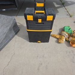 Toolbox with wheels