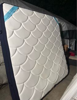 King size mattress great condition brand DreamCloud