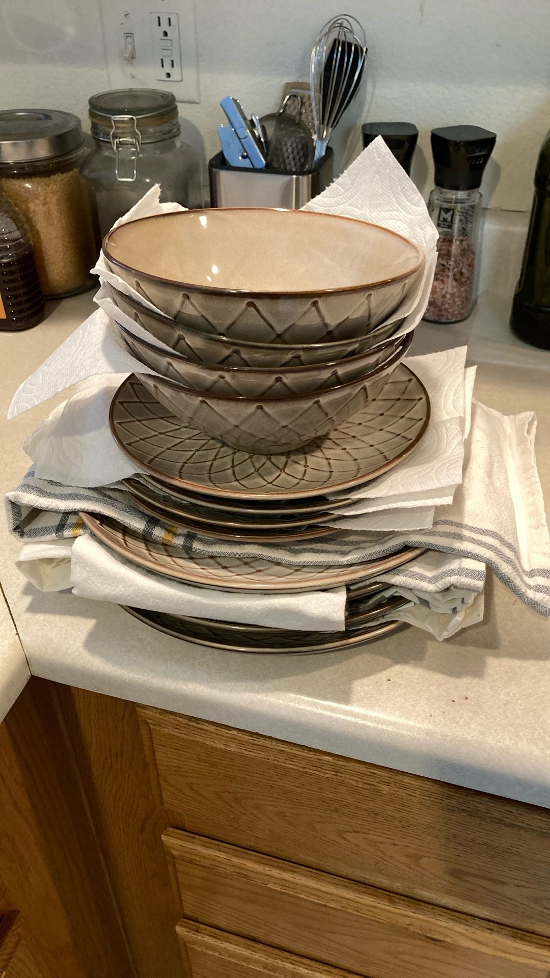 Pier 1 Import Dishware Set