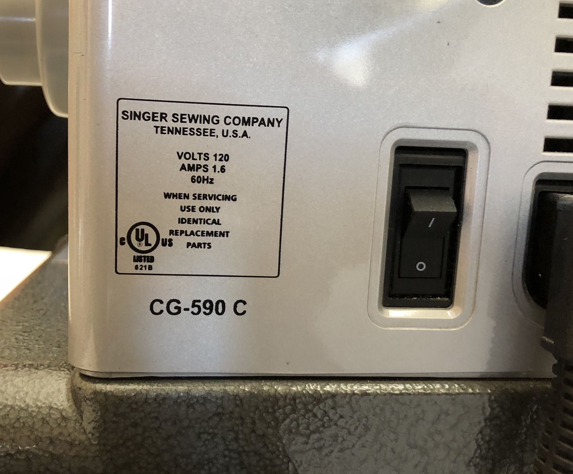 Singer sewing machine CG 590 C for Sale in Milpitas, CA OfferUp
