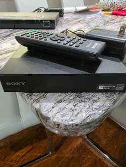 Sony DVD with wireless connection with remov controller