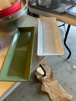 Set of serving bowls/plates