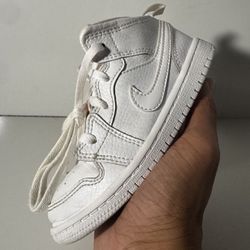 Jordan 1 Mid “Triple White” TD Size 9c