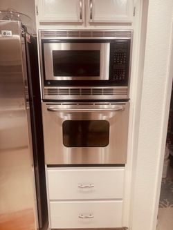 Electric oven general electric (GE) microwave combination. NOT Free rental