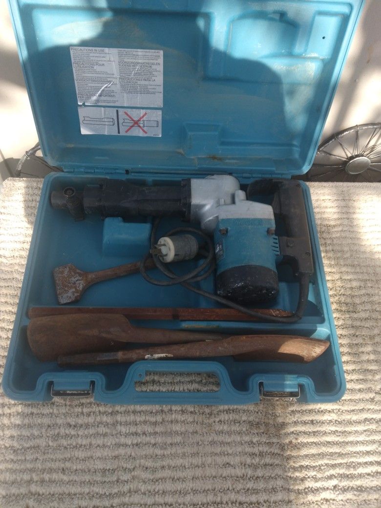 MAKITA HM1211B DEMOLITION HAMMER