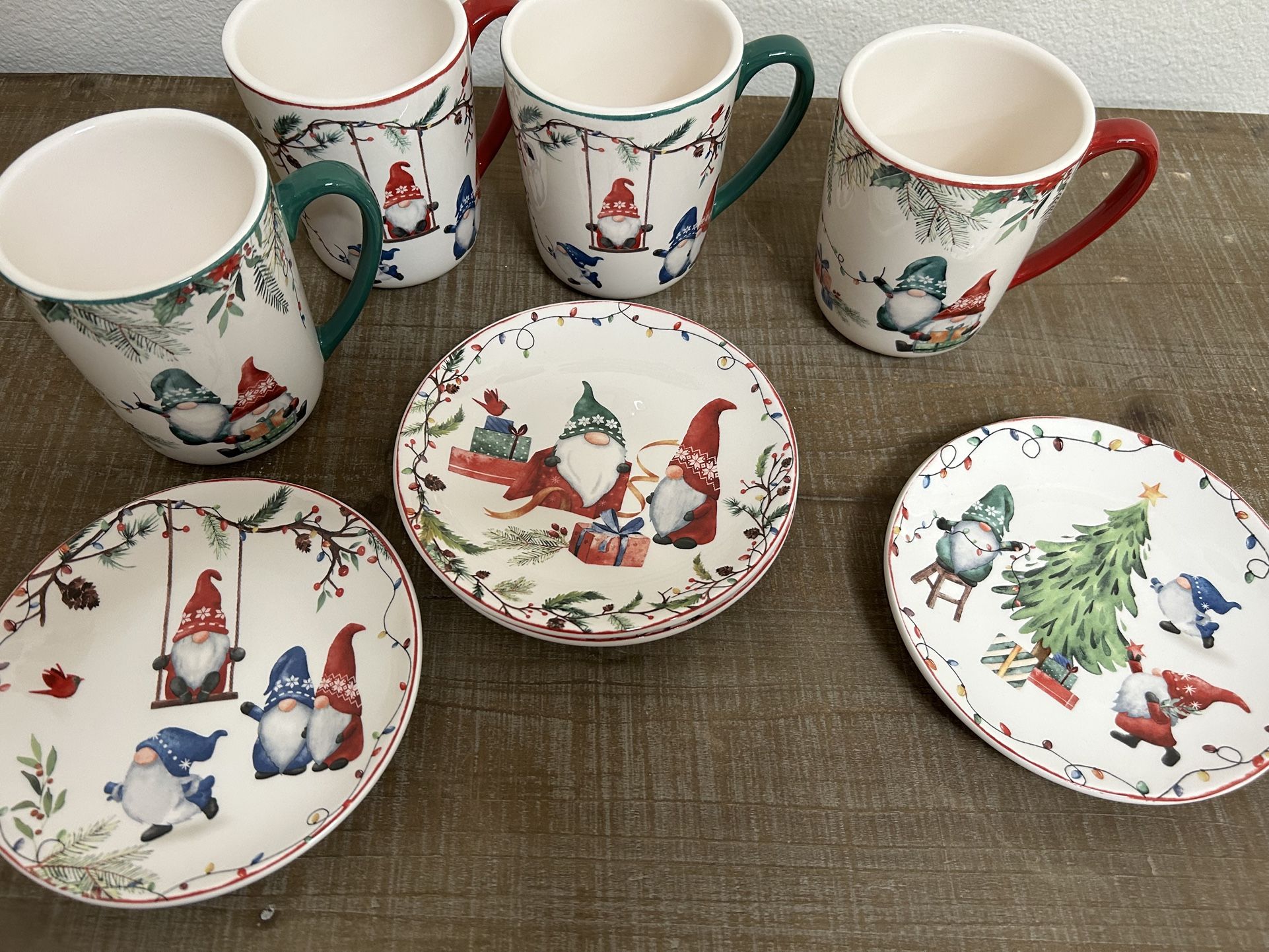 Christmas Gnome Set Of 4 Mugs & Cookie Plates. Excellent Condition 