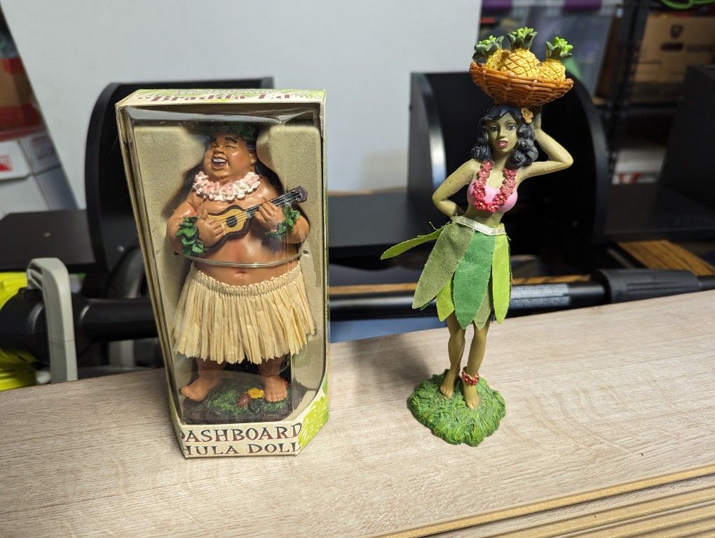 Dashboard Hula Dolls