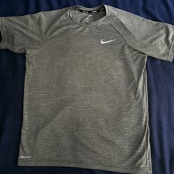 Nike Dri-FIT Men's Gray Lightweight Short Sleeve T-Shirt UPF 40+ Crew Neck