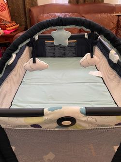 Graco Pack ‘n Play Bassinet and Playard Cloud Design - Perfect for Infants and Toddlers
