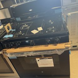 GE Black Kitchen Bundle GAS Range And Microwave Brand New! 
