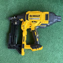 DEWALT 20V MAX 9-Gauge Cordless Fencing Stapler (Tool Only) Price is firm $300 