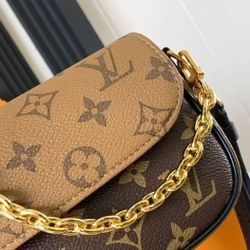 Ms. Lv's bag