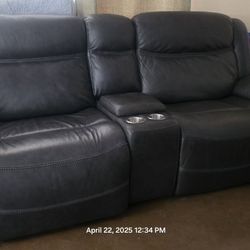 $350 / High-End Power Reclining Loveseat – Leather, USB Ports, Wireless Charger