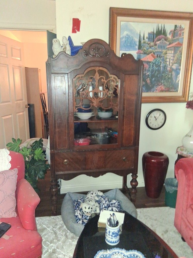 Early 1900 Antique China Cabinet